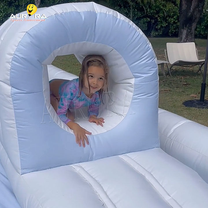 सफेद आउटडोर inflatable सॉफ्ट प्ले उपकरण खेल का मैदान पानी स्लाइड पूल बच्चों के लिए