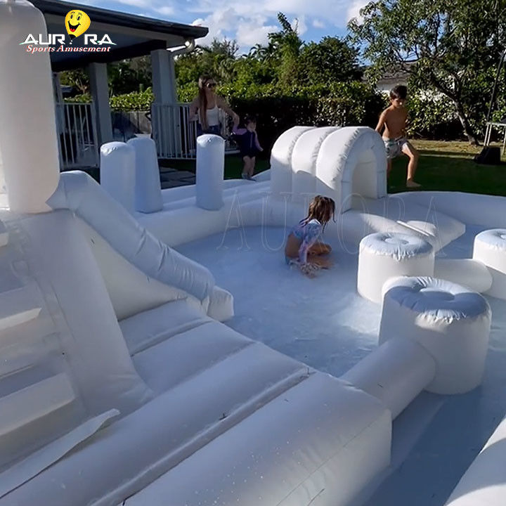 सफेद आउटडोर inflatable सॉफ्ट प्ले उपकरण खेल का मैदान पानी स्लाइड पूल बच्चों के लिए