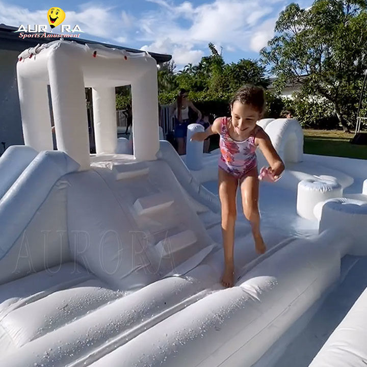 सफेद आउटडोर inflatable सॉफ्ट प्ले उपकरण खेल का मैदान पानी स्लाइड पूल बच्चों के लिए