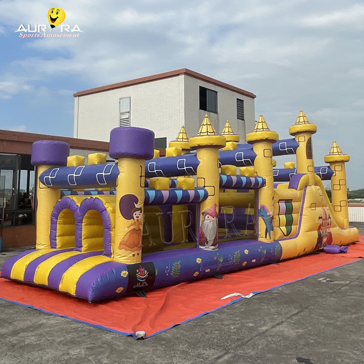 स्लाइड के साथ वाणिज्यिक inflatable बाधा कोर्स जलरोधक पीला बैंगनी रंग