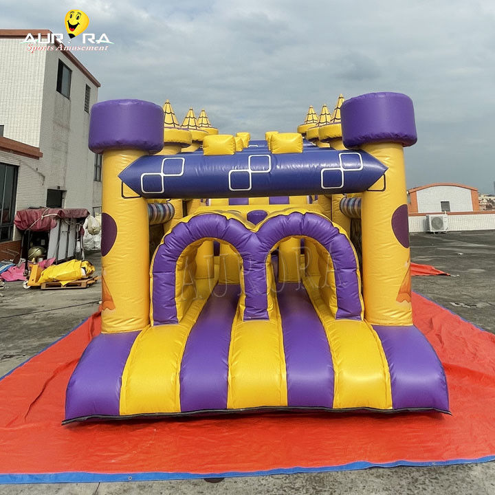 स्लाइड के साथ वाणिज्यिक inflatable बाधा कोर्स जलरोधक पीला बैंगनी रंग