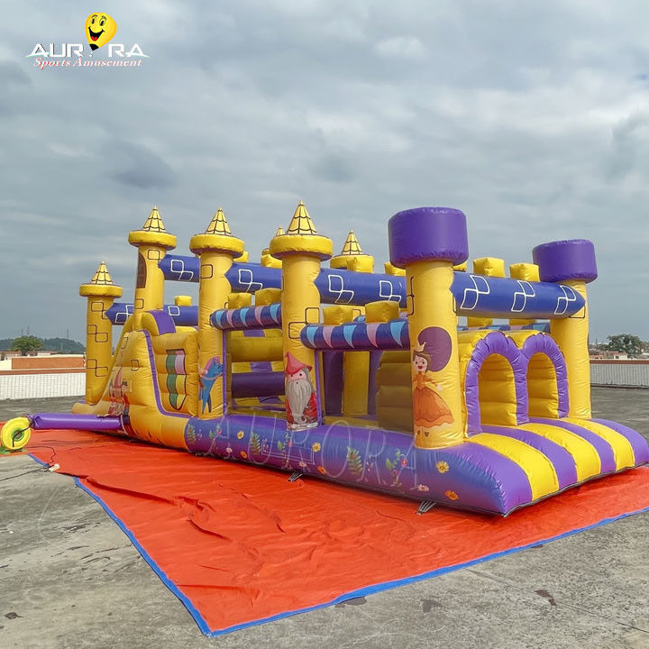 स्लाइड के साथ वाणिज्यिक inflatable बाधा कोर्स जलरोधक पीला बैंगनी रंग