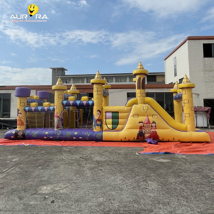 स्लाइड के साथ वाणिज्यिक inflatable बाधा कोर्स जलरोधक पीला बैंगनी रंग