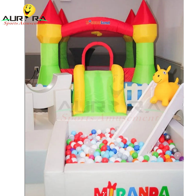 मल्टी कलर inflatable सॉफ्ट प्ले उपकरण इनडोर किड्स बॉल पिट टॉय अनुकूलित