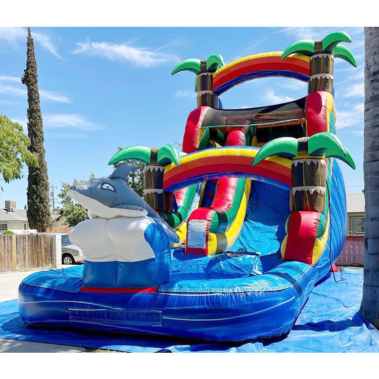 सस्ते inflatable पानी स्लाइड 24'H ट्रिपल लेन उष्णकटिबंधीय विशालकाय पानी स्लाइड वयस्कों के लिए