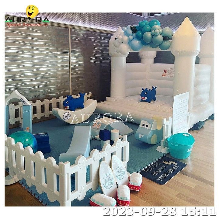 लाल आउटडोर सॉफ्ट प्ले सेट बच्चों के लिए inflatable उछल महल के साथ खेल का मैदान